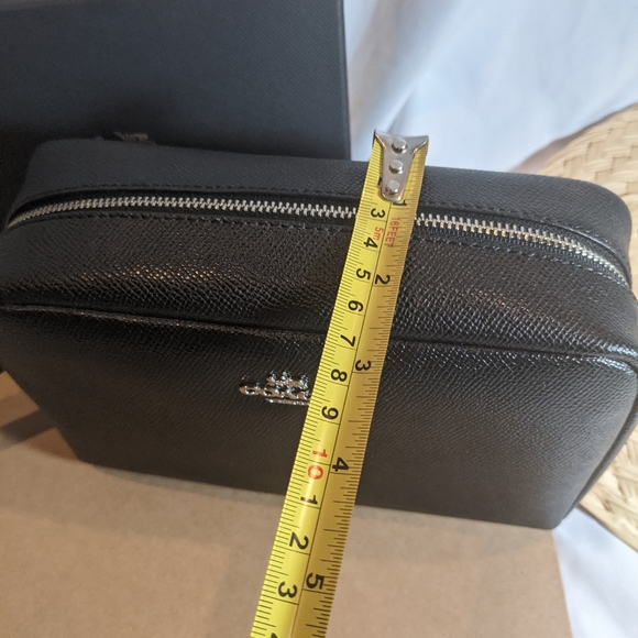 Large coach cosmetic bag w/ wrist strap - Picture 6 of 7